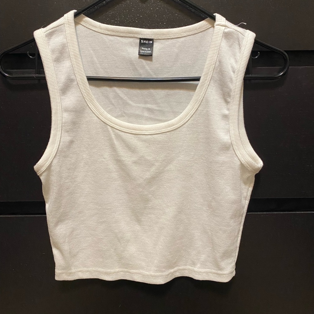 White u-Neck cropped tank top